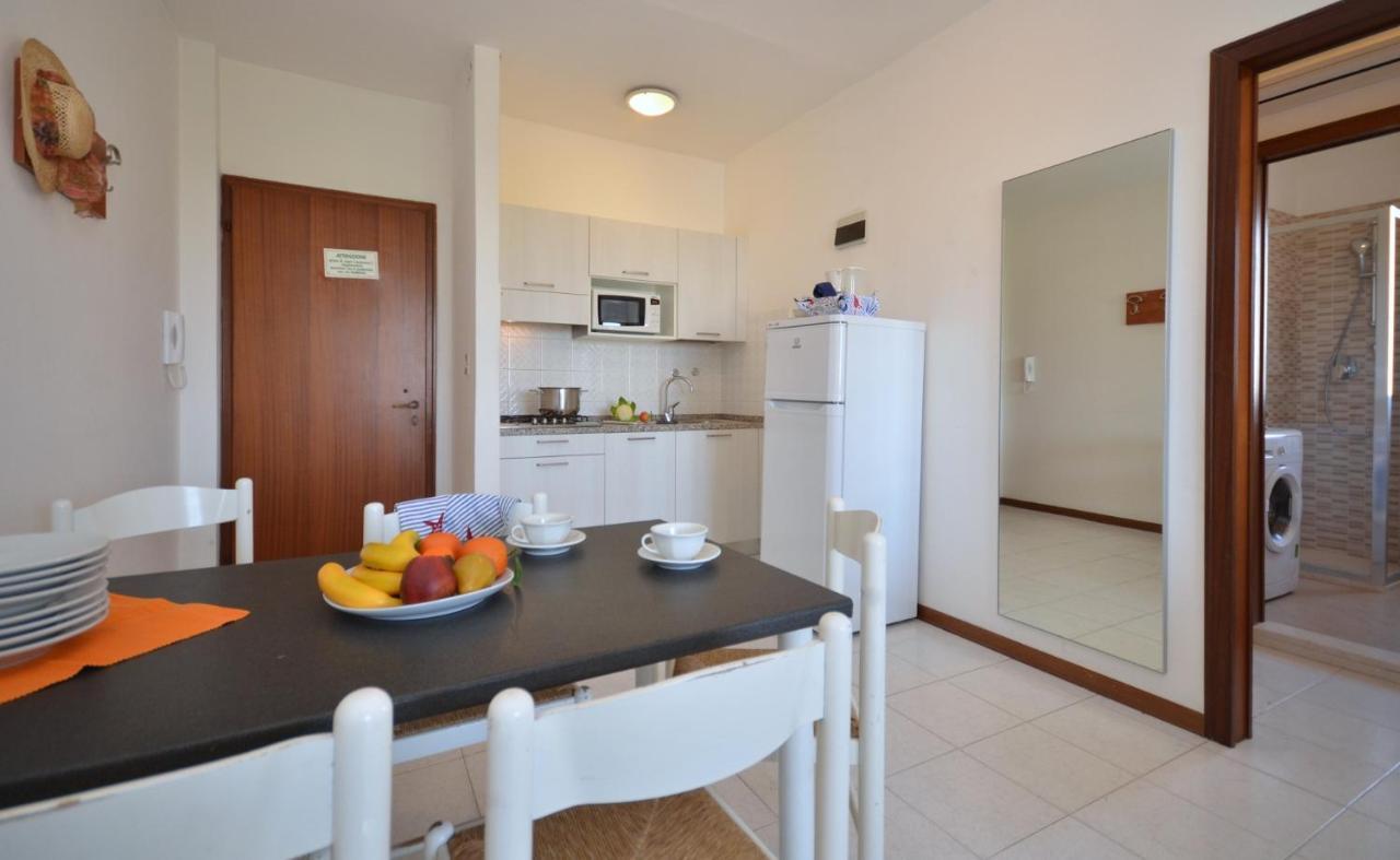 Residenza Alisei Lägenhet Lignano Sabbiadoro Exteriör bild